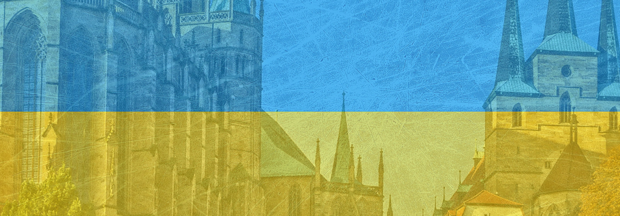 Ukraineflagge transparent über einem Bild vom Erfurter Dom